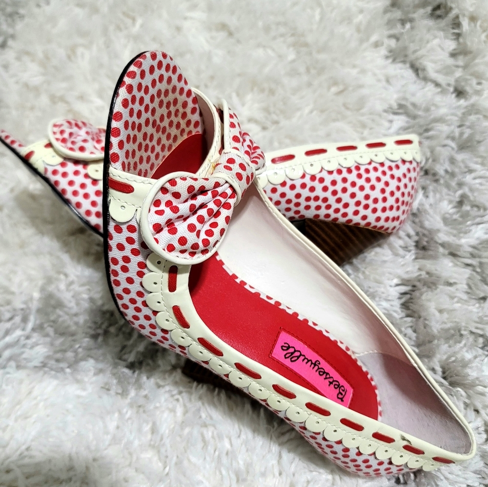 Betseyville by Betsey Johnson Valyn Polka-Dot Bow Heels Pumps Size 6 M